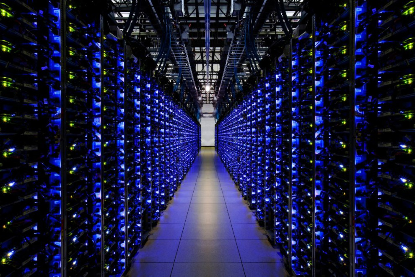 google-cloud-datacenter-2-990x660