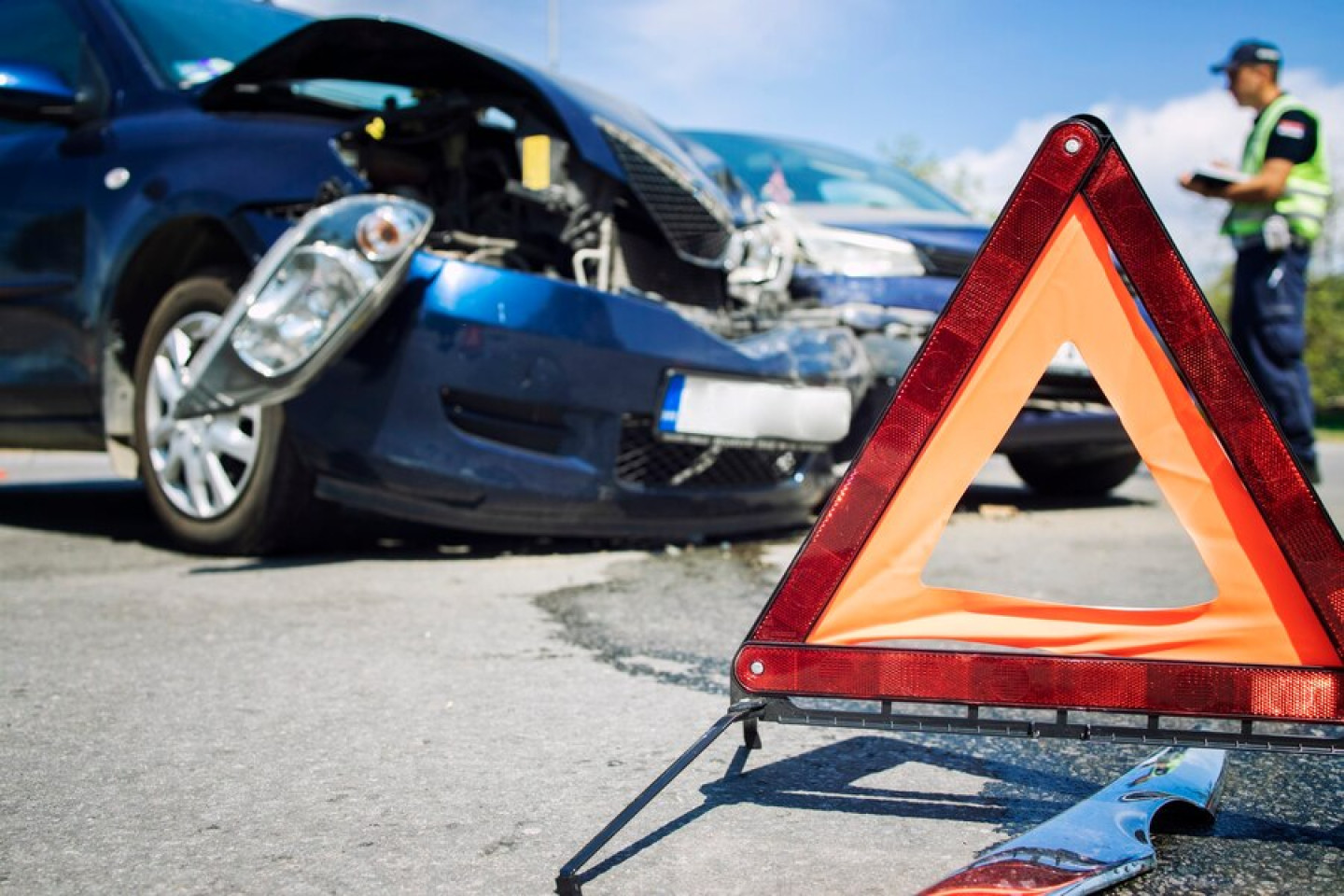 accidente-trafico-coches-destrozados_342744-677
